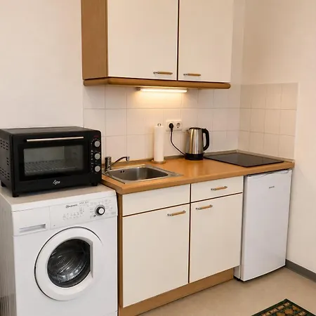 Maisonette 84 *